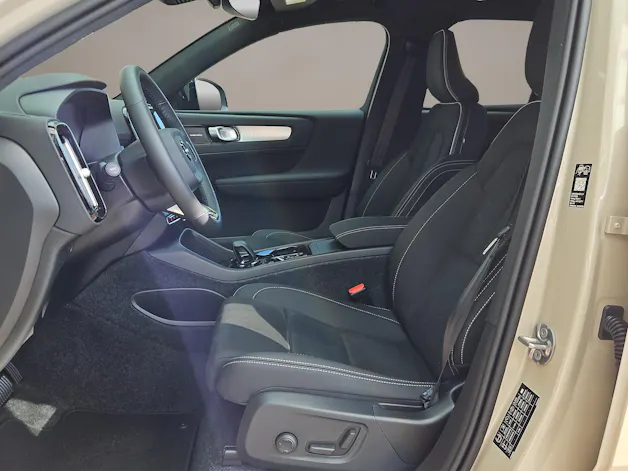VOLVO XC40 2.0 B3 MH Plus Dark