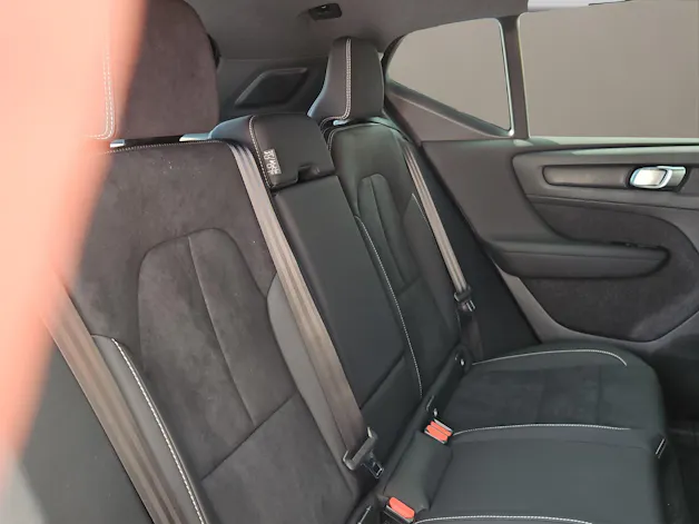 VOLVO XC40 2.0 B3 MH Plus Dark