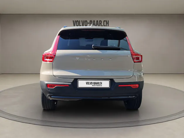 VOLVO XC40 2.0 B3 MH Plus Dark