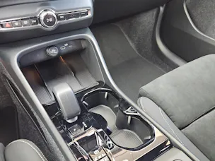 VOLVO XC40 2.0 B3 MH Plus Dark