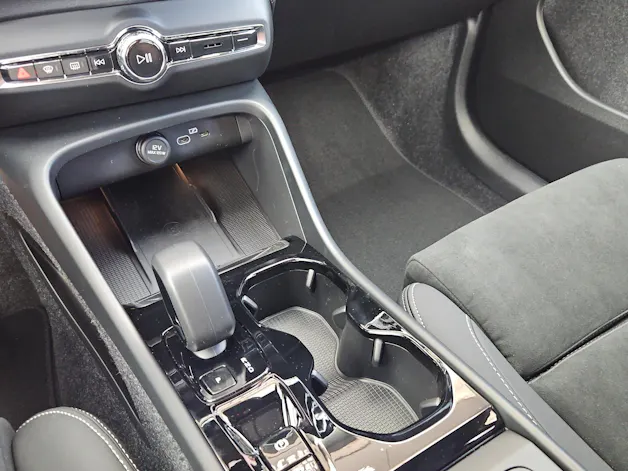 VOLVO XC40 2.0 B3 MH Plus Dark