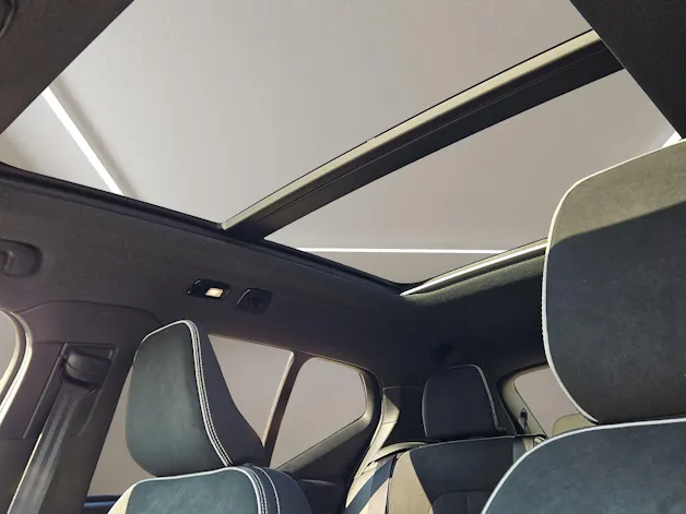 VOLVO XC40 2.0 B3 MH Plus Dark