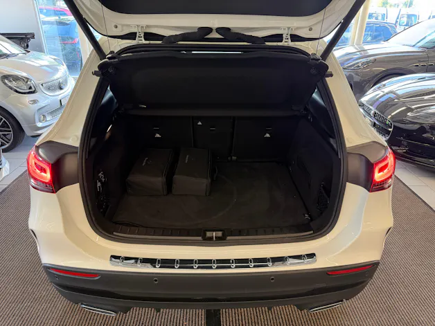 MERCEDES-BENZ GLA 250e AMG Line 8G-DCT | CH | MSI+ Garantie 01/2027 | Gratis Service | WIE NEU | Pano | AHK |