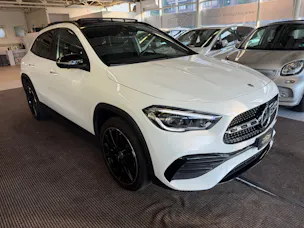 MERCEDES-BENZ GLA 250e AMG Line 8G-DCT | CH | MSI+ Garantie 01/2027 | Gratis Service | WIE NEU | Pano | AHK |