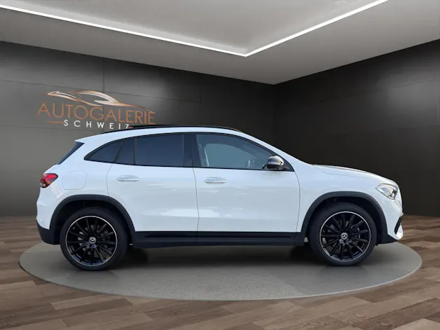 MERCEDES-BENZ GLA 250e AMG Line 8G-DCT | CH | MSI+ Garantie 01/2027 | Gratis Service | WIE NEU | Pano | AHK |