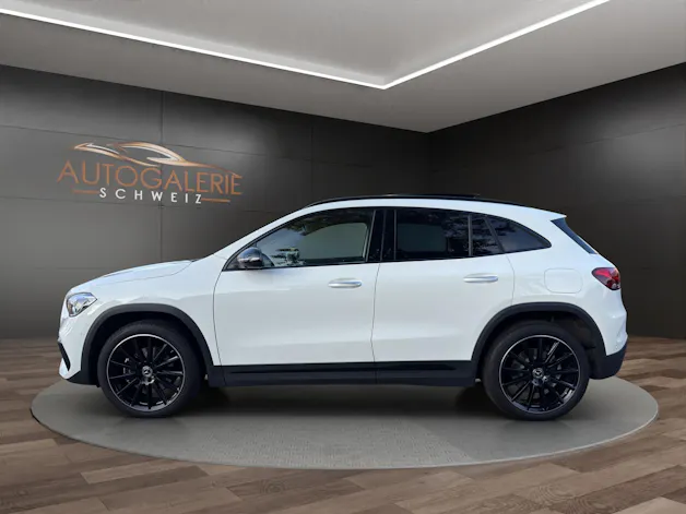 MERCEDES-BENZ GLA 250e AMG Line 8G-DCT | CH | MSI+ Garantie 01/2027 | Gratis Service | WIE NEU | Pano | AHK |