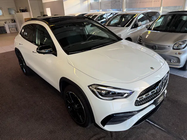MERCEDES-BENZ GLA 250e AMG Line 8G-DCT | CH | MSI+ Garantie 01/2027 | Gratis Service | WIE NEU | Pano | AHK |