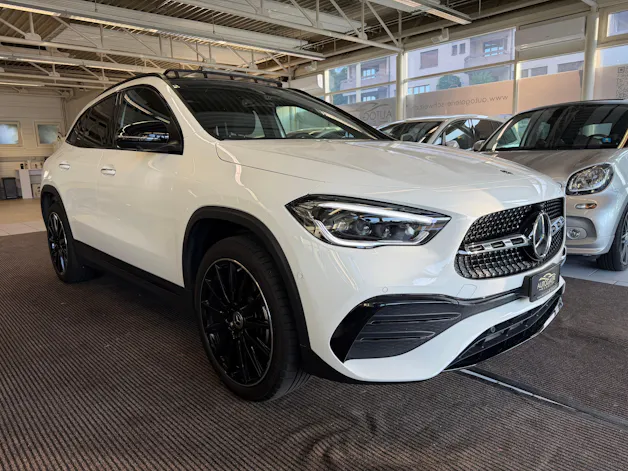 MERCEDES-BENZ GLA 250e AMG Line 8G-DCT | CH | MSI+ Garantie 01/2027 | Gratis Service | WIE NEU | Pano | AHK |