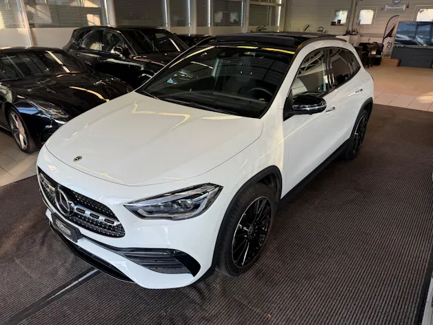MERCEDES-BENZ GLA 250e AMG Line 8G-DCT | CH | MSI+ Garantie 01/2027 | Gratis Service | WIE NEU | Pano | AHK |