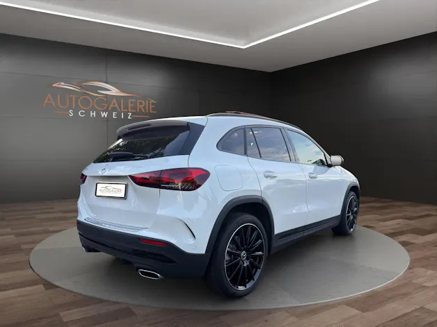 MERCEDES-BENZ GLA 250e AMG Line 8G-DCT | CH | MSI+ Garantie 01/2027 | Gratis Service | WIE NEU | Pano | AHK |