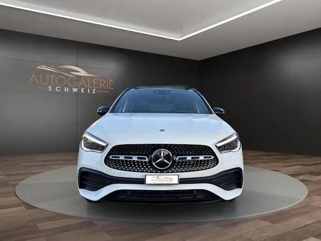 MERCEDES-BENZ GLA 250e AMG Line 8G-DCT | CH | MSI+ Garantie 01/2027 | Gratis Service | WIE NEU | Pano | AHK |