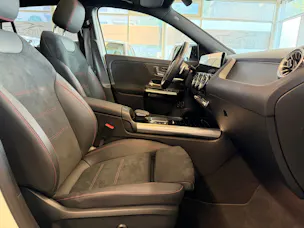 MERCEDES-BENZ GLA 250e AMG Line 8G-DCT | CH | MSI+ Garantie 01/2027 | Gratis Service | WIE NEU | Pano | AHK |