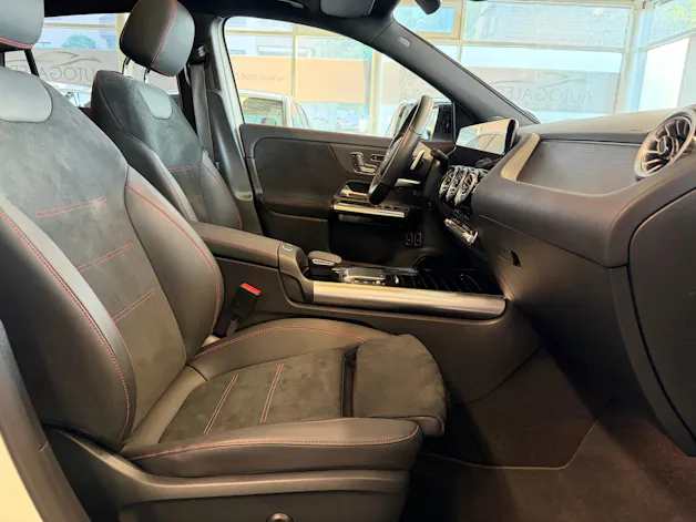 MERCEDES-BENZ GLA 250e AMG Line 8G-DCT | CH | MSI+ Garantie 01/2027 | Gratis Service | WIE NEU | Pano | AHK |