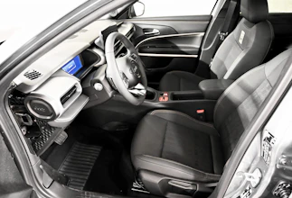 https://vehicle.imgix.net/4444064/6b775547-eb47-49fa-9f83-1e7da7966b11.jpg