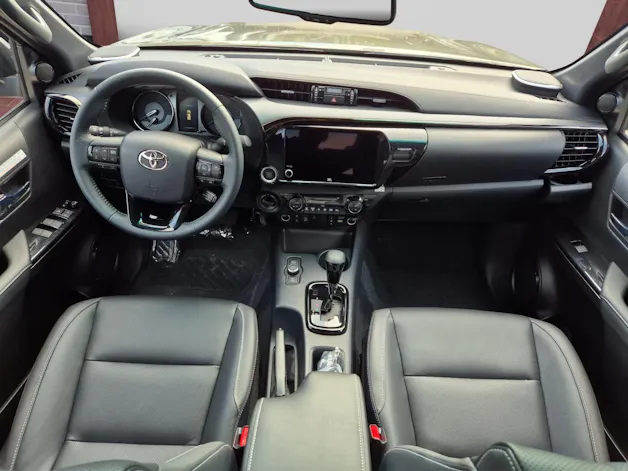 Toyota Hilux Double Cab.-Pick-up 2.8 D-4D MHEV 204 Invincible