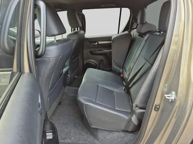 Toyota Hilux Double Cab.-Pick-up 2.8 D-4D MHEV 204 Invincible