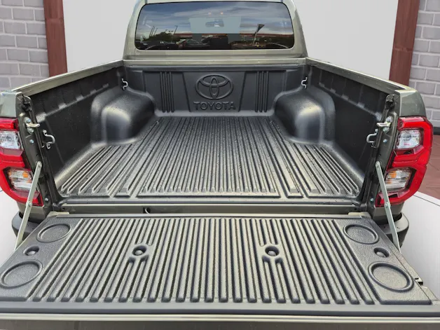 Toyota Hilux Double Cab.-Pick-up 2.8 D-4D MHEV 204 Invincible