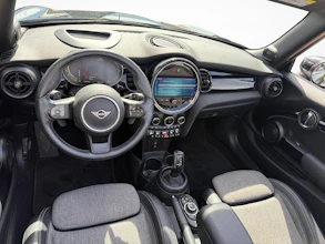 https://vehicle.imgix.net/4444112/51cb1daa-e649-487c-953a-263f07c82825.jpg