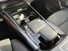 https://vehicle.imgix.net/4444143/13b41a8f-0663-42d6-bf03-742140859049.jpg
