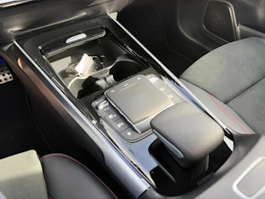 image du véhicule MERCEDES-BENZ GLB 250 AMG Line 4matic