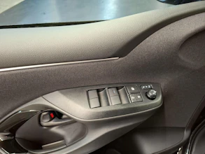 https://vehicle.imgix.net/4444531/ad151e0f-da6d-49b4-ab9e-339b139834f1.jpg