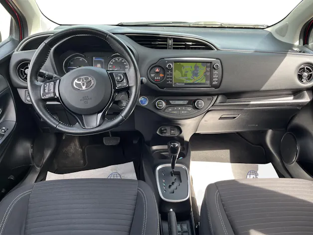 Toyota Yaris 1.5 VVT-i HSD Trend