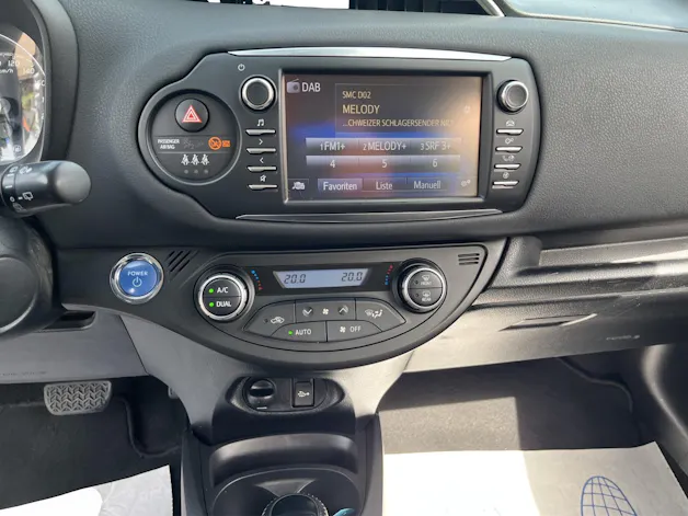 Toyota Yaris 1.5 VVT-i HSD Trend