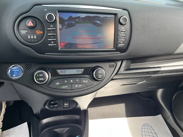 Toyota Yaris 1.5 VVT-i HSD Trend