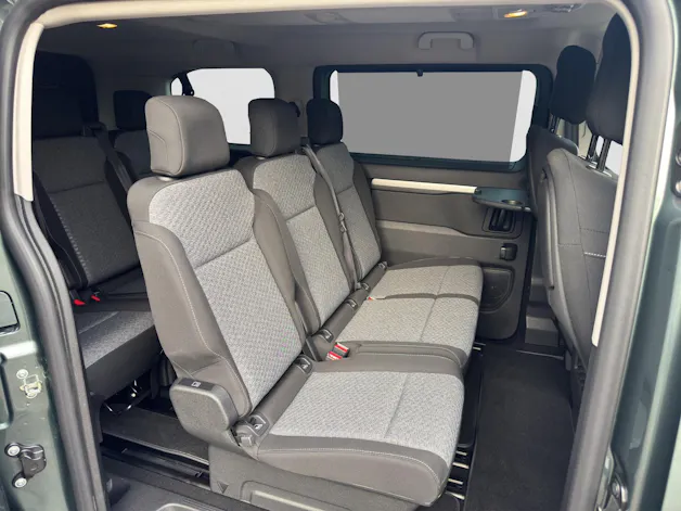 PEUGEOT Traveller Standard 2.2 BlueHDi 180 Family Edition S/S