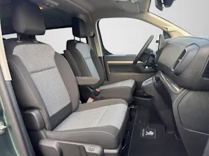 PEUGEOT Traveller Standard 2.2 BlueHDi 180  Family Edition S/S
