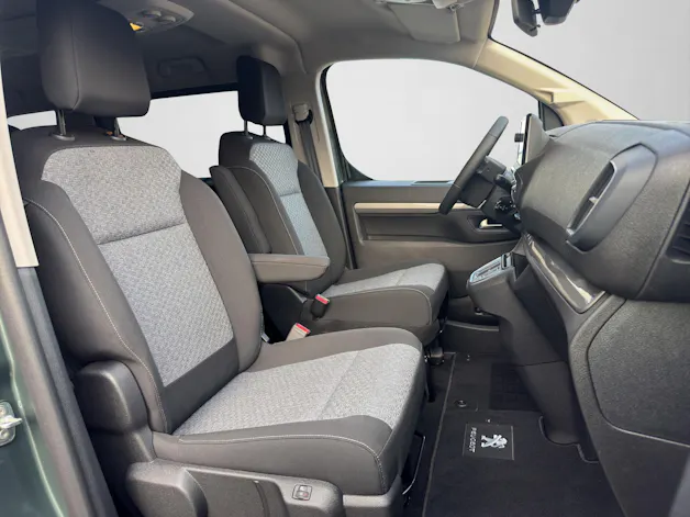 PEUGEOT Traveller Standard 2.2 BlueHDi 180 Family Edition S/S