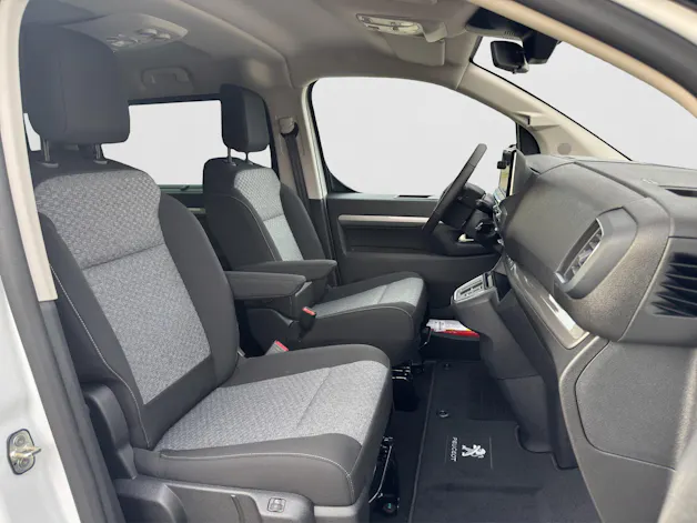 PEUGEOT Traveller Standard 2.2 BlueHDi 180  Family Edition S/S