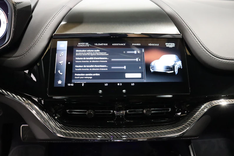 immagine del veicolo ASTON MARTIN DBX