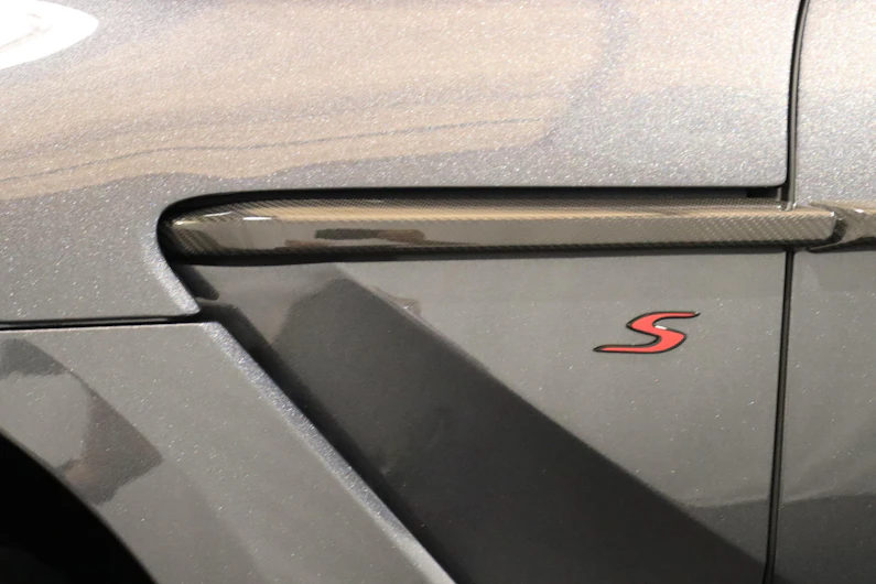 immagine del veicolo ASTON MARTIN DBX