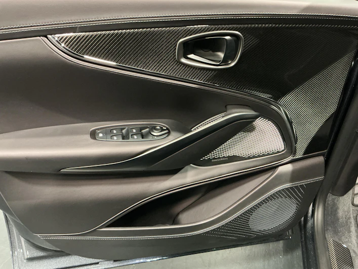 immagine del veicolo ASTON MARTIN DBX