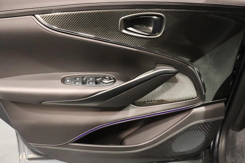 immagine del veicolo ASTON MARTIN DBX