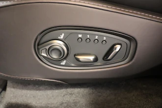 https://vehicle.imgix.net/4444949/c75107f9-22d9-4338-8121-c743b7725ed3.JPG