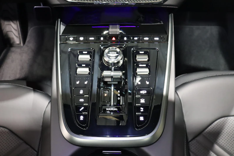 immagine del veicolo ASTON MARTIN DBX