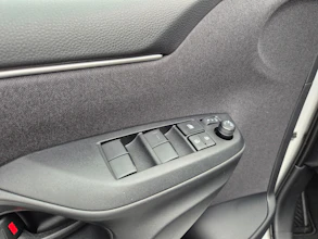 https://vehicle.imgix.net/4445039/b8d172fa-b6fb-48b6-972d-0798ac90f522.jpg