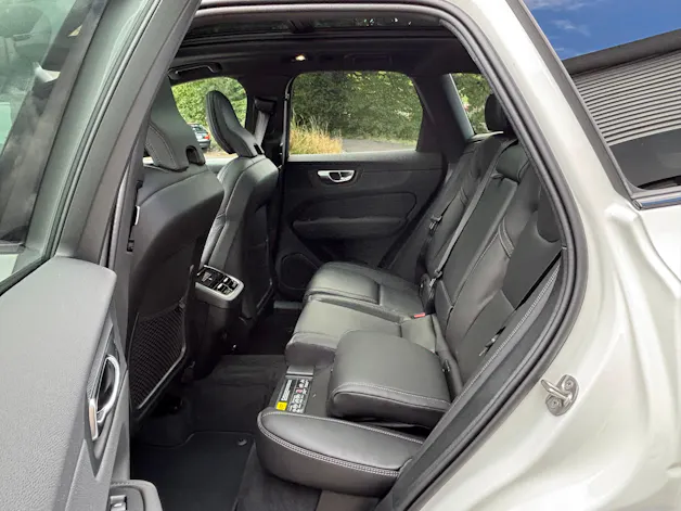 VOLVO XC60 2.0 B5 MH Black Edition AWD