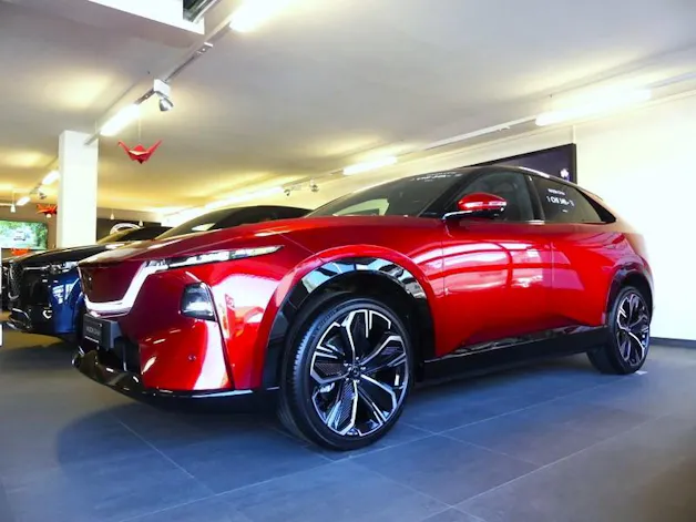 MAZDA CX-6e Takumi