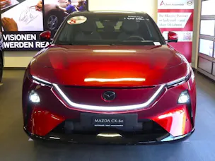 MAZDA CX-6e Takumi