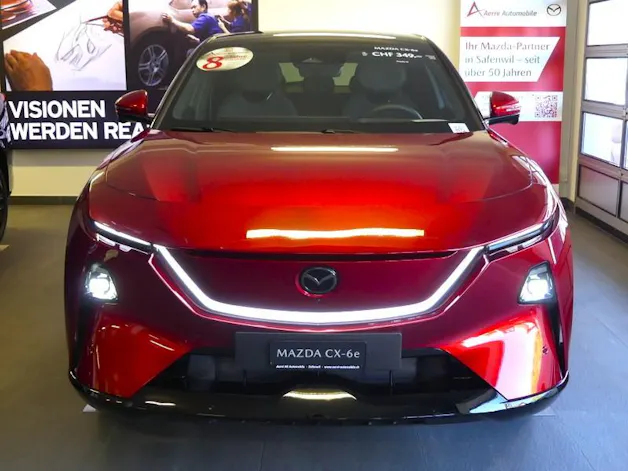 MAZDA CX-6e Takumi