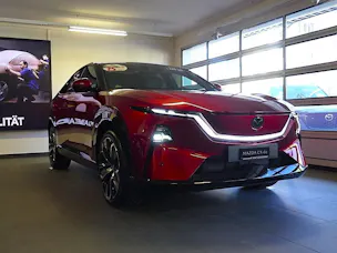 MAZDA CX-6e Takumi