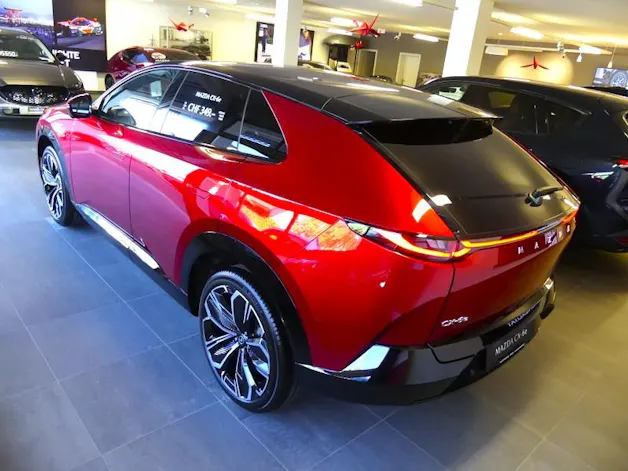 MAZDA CX-6e Takumi