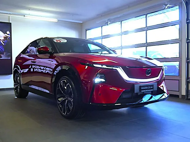 MAZDA CX-6e Takumi