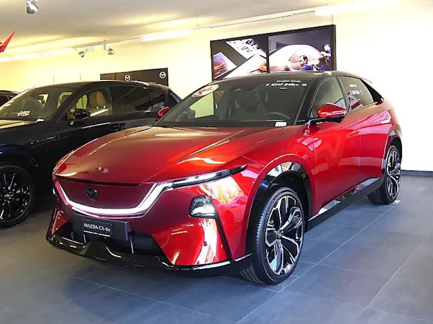 MAZDA CX-6e Takumi