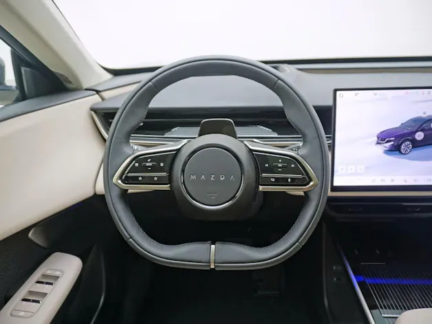 MAZDA CX-6e Takumi