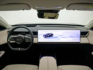 MAZDA CX-6e Takumi