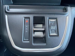 https://vehicle.imgix.net/4445147/903ce93c-6ceb-4d20-ad57-b5710166c60a.jpg